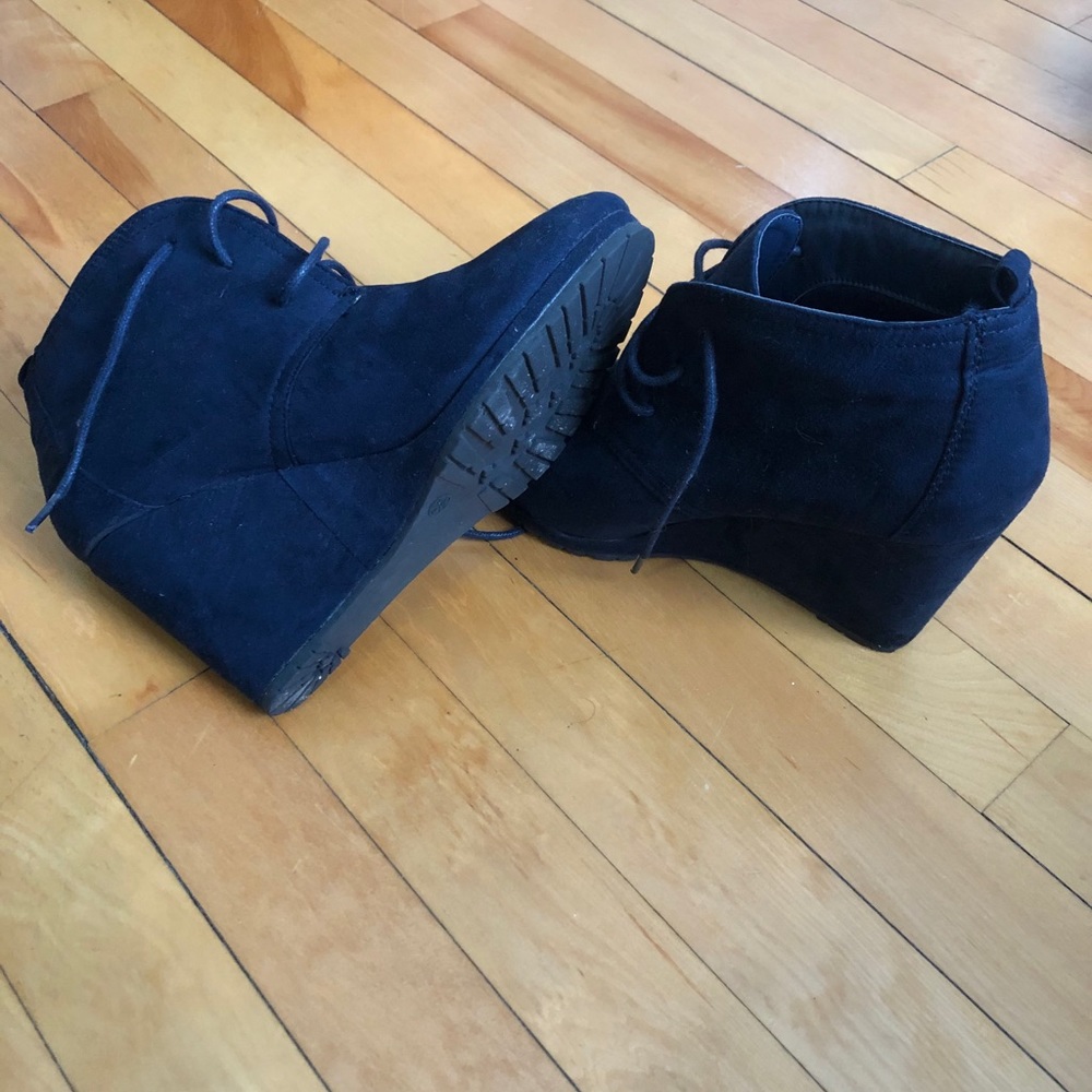 Navy wedges